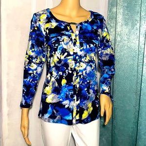 NWOT Beautiful Floral Cotton Top